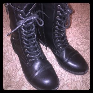 7.5 women’s Rampage combat boots